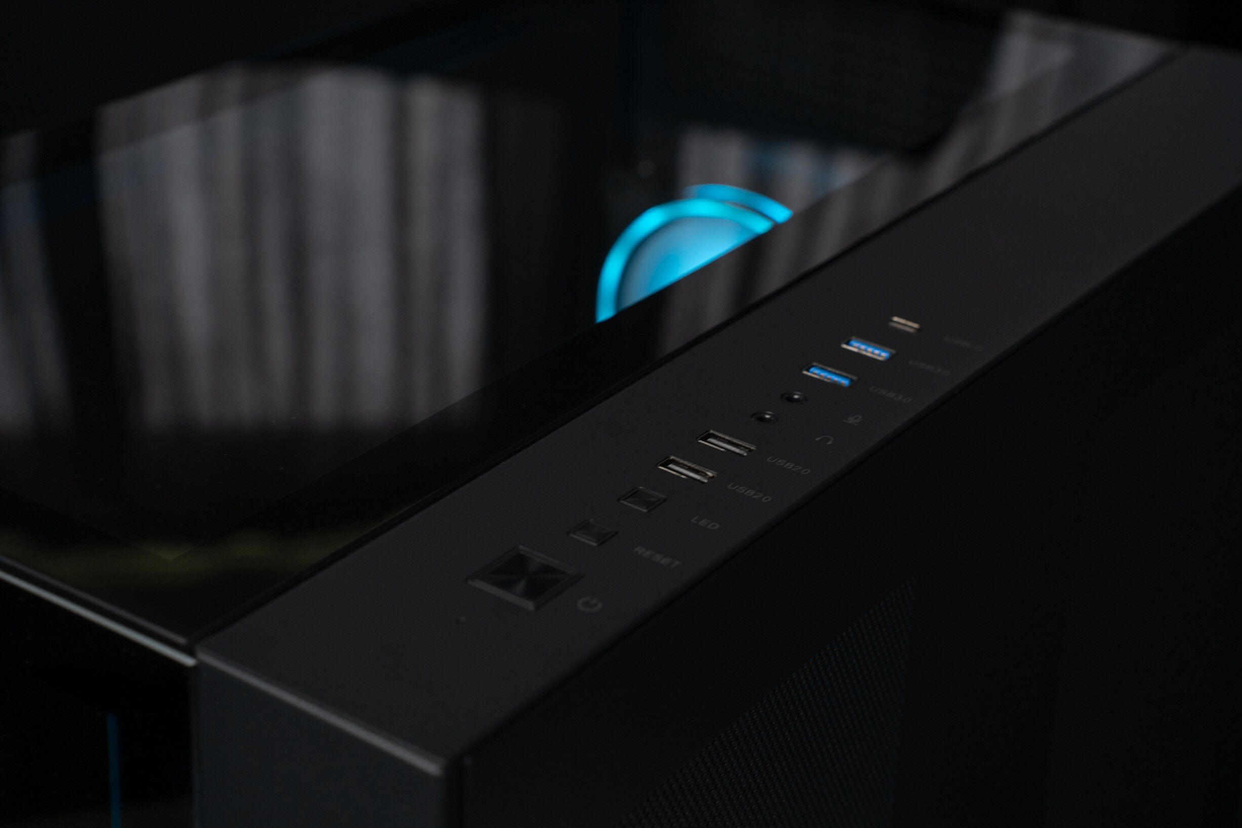 RGBeast R704 - 5070 Ti Gaming PC