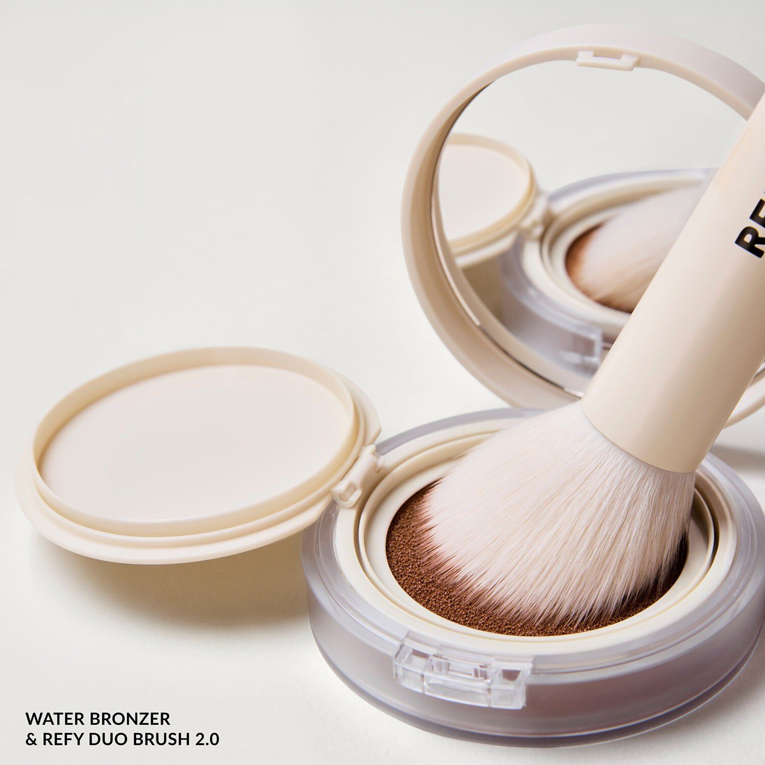 Duo Brush 2. 0 - Dubbel&auml;ndad borste f&ouml;r flytande bronzer och rouge
