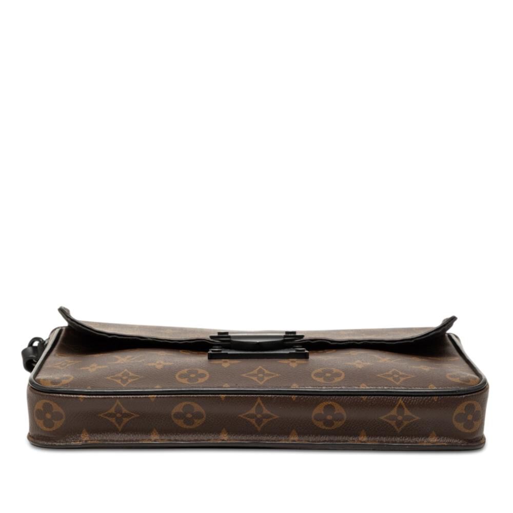 Louis Vuitton Clutch