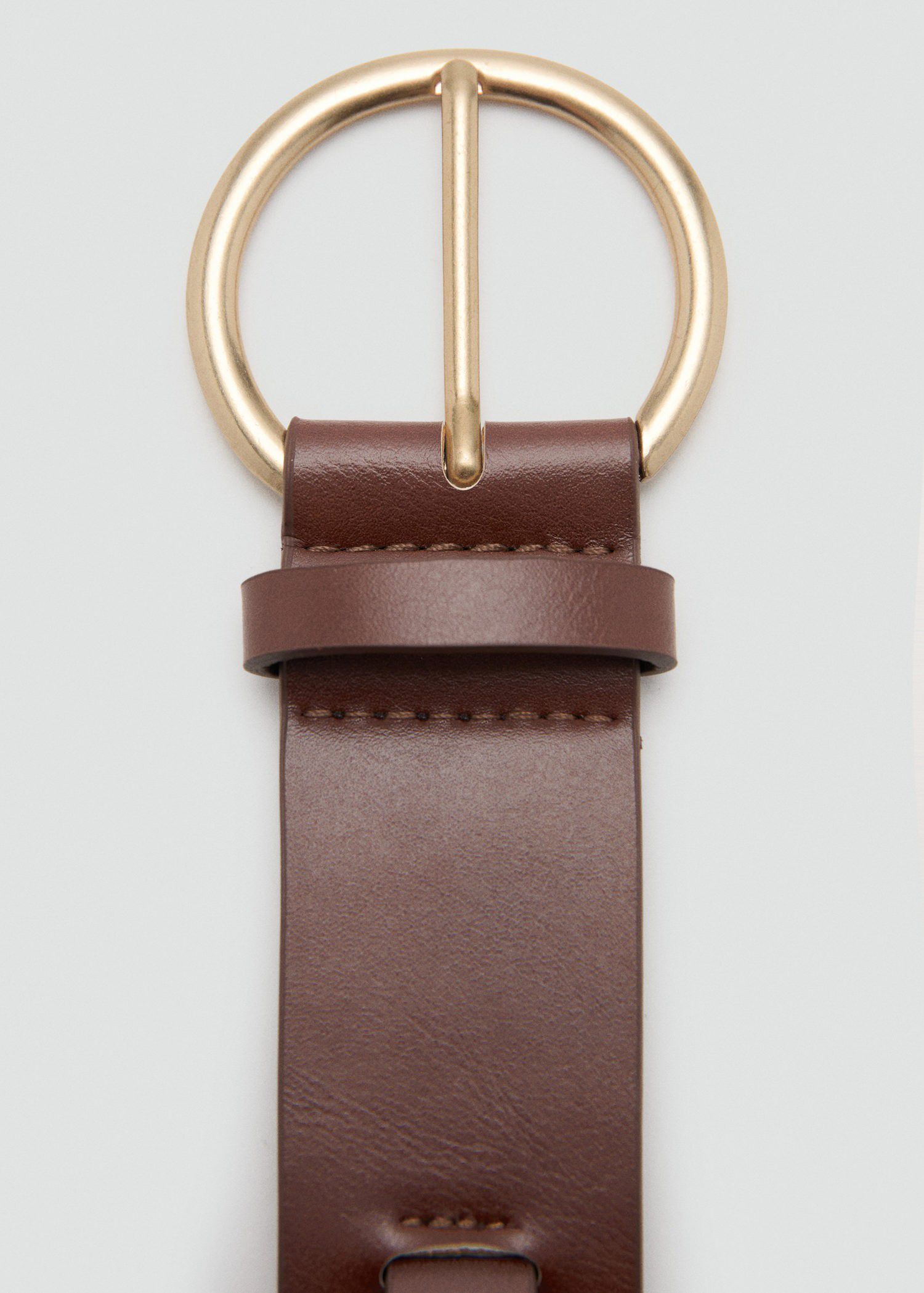 Rounded buckle belt