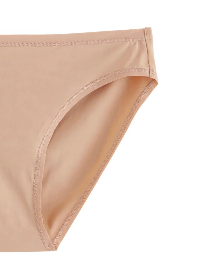 Bikinitrosor med normal midja