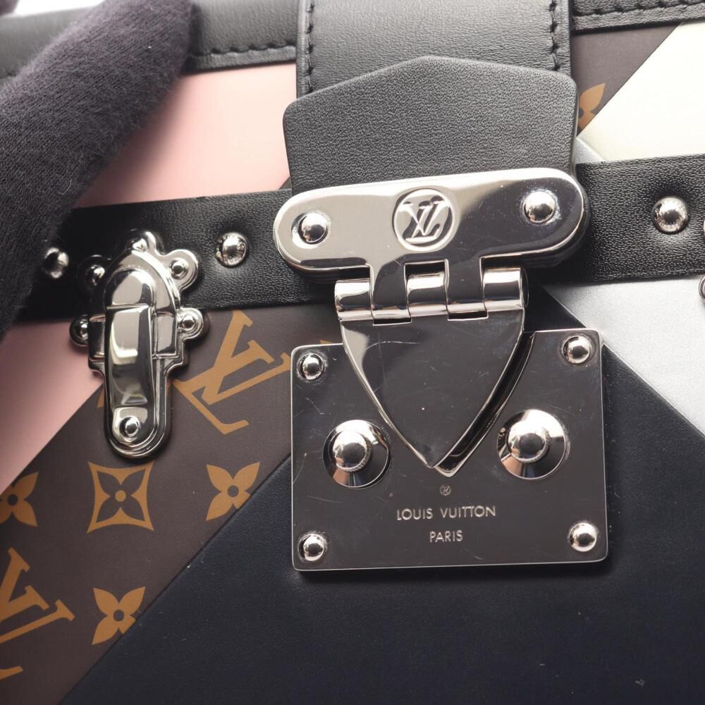 Louis Vuitton Shoulder Bags