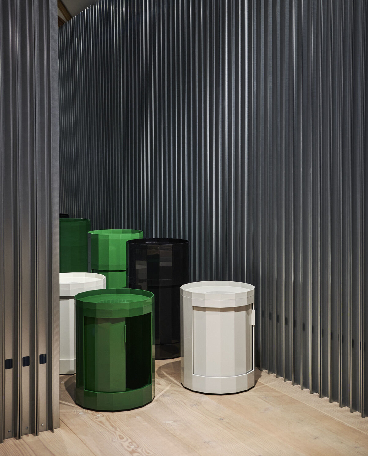 Facet Cabinet incl. feet and castor