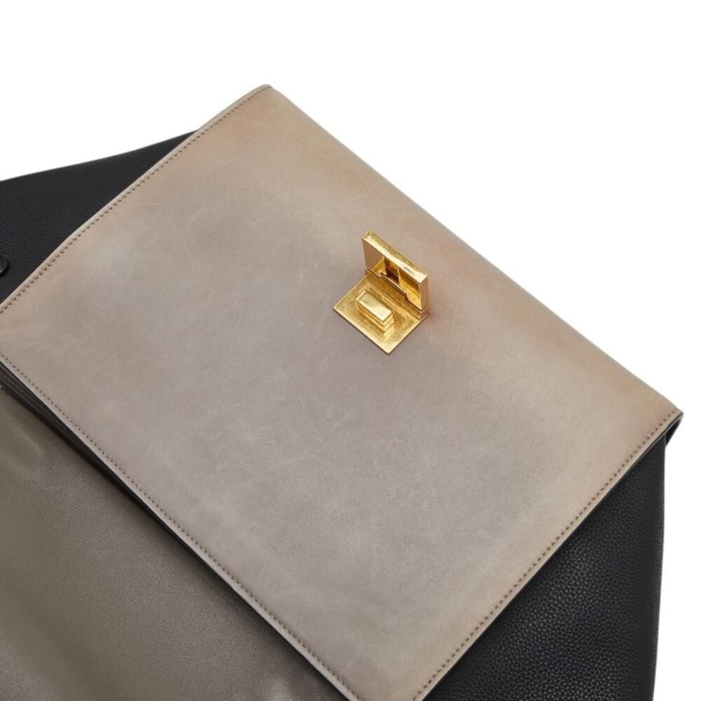 C&eacute;line Trapeze