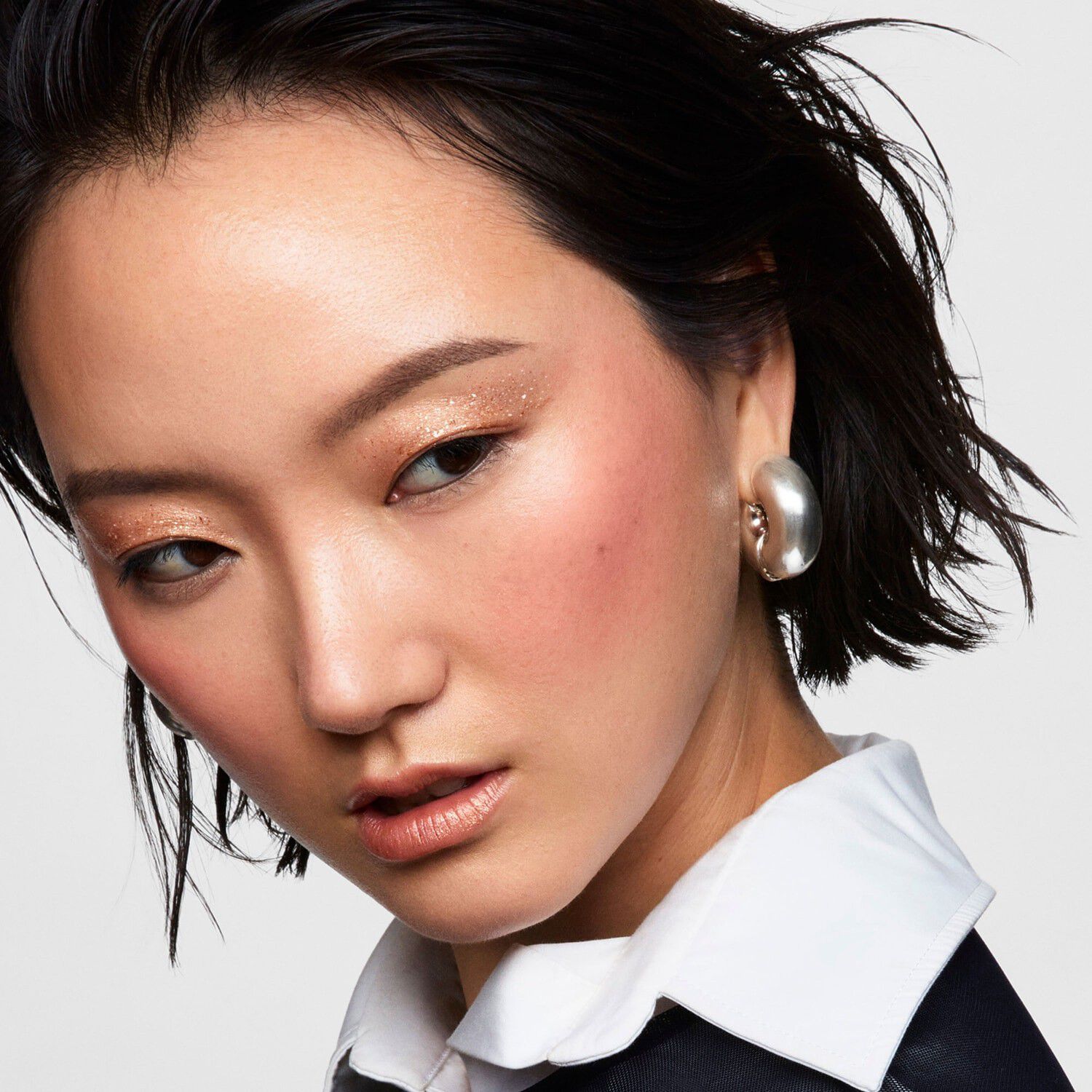 En multifunktionell highlighter med genomskinlig struktur, f&ouml;rst&auml;rkt m