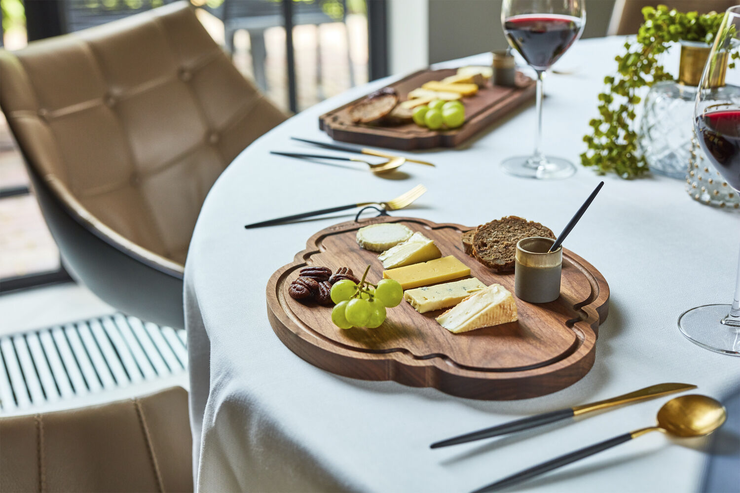 Breakfast Board Oval - Walnut