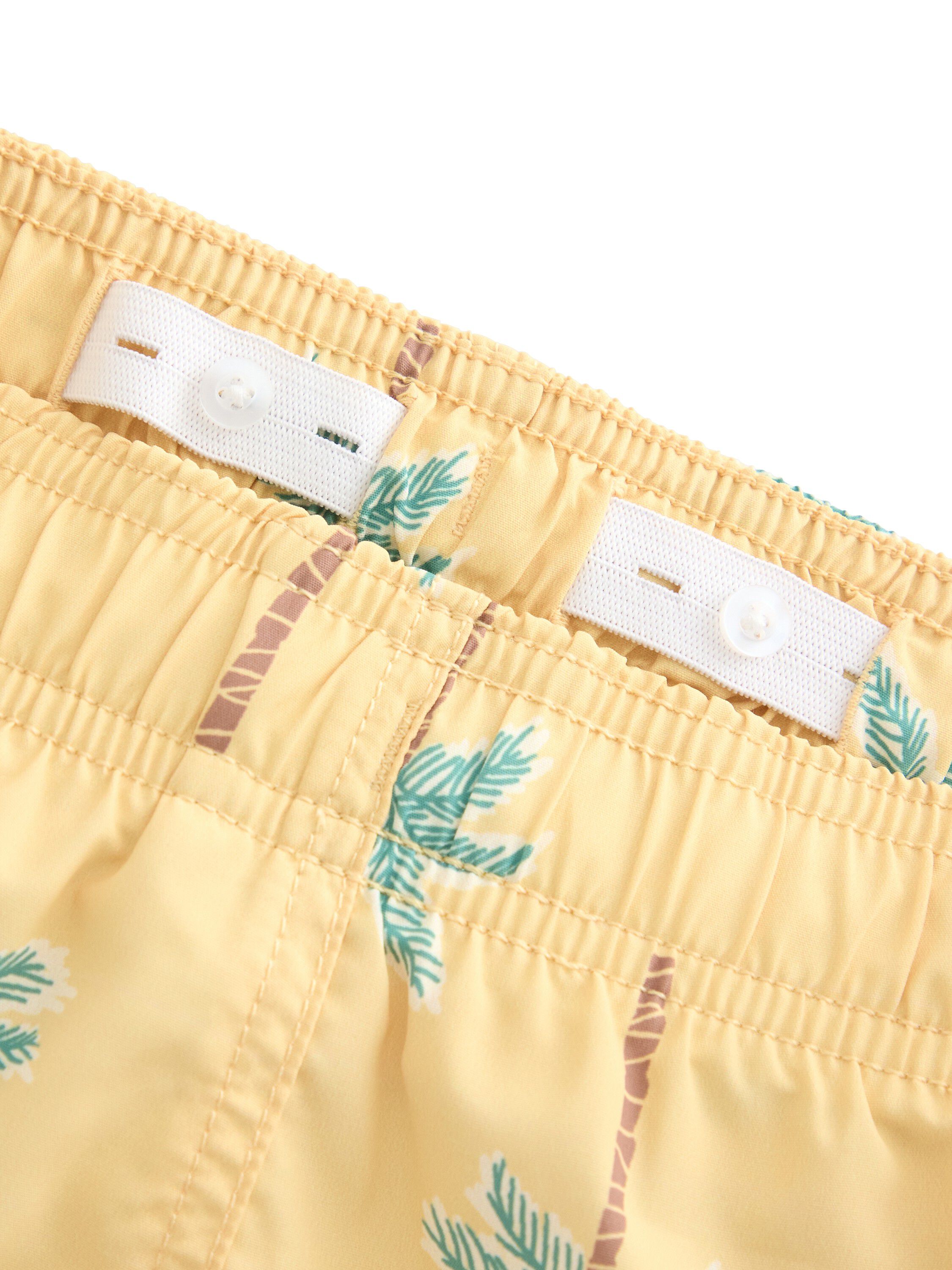 Comfy swim shorts with an adjustabl