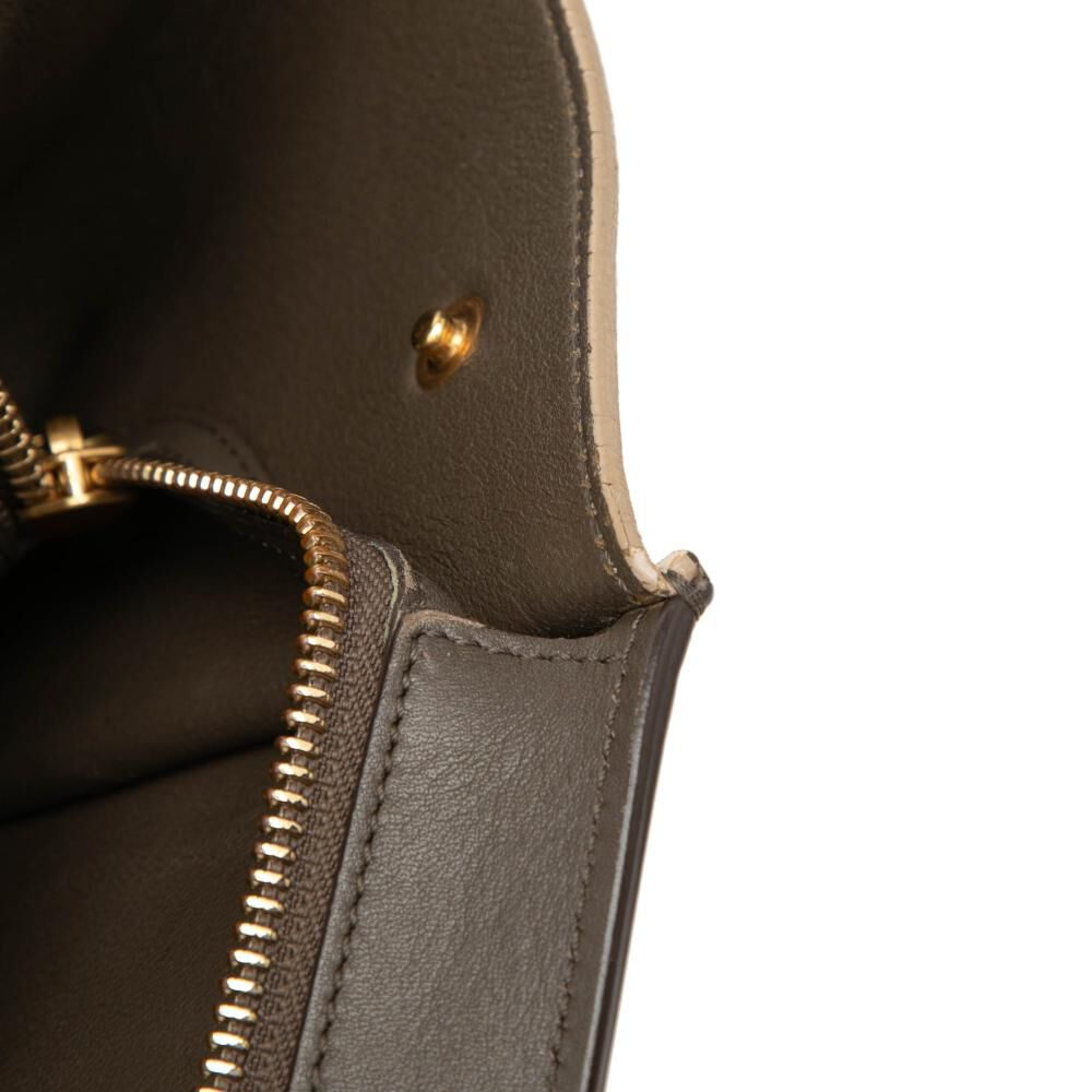 C&eacute;line Trapeze