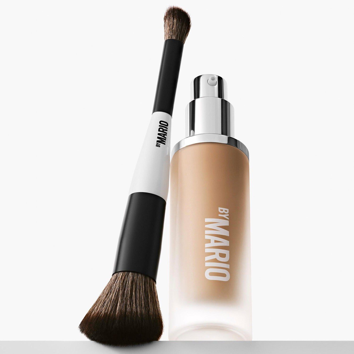 SurrealSkin Natural Finish Foundation - Naturlig flytande foundation