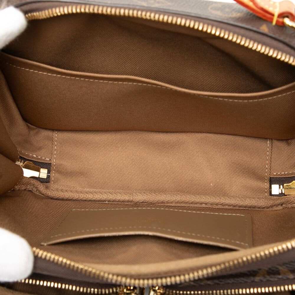 Louis Vuitton Shoulder Bags