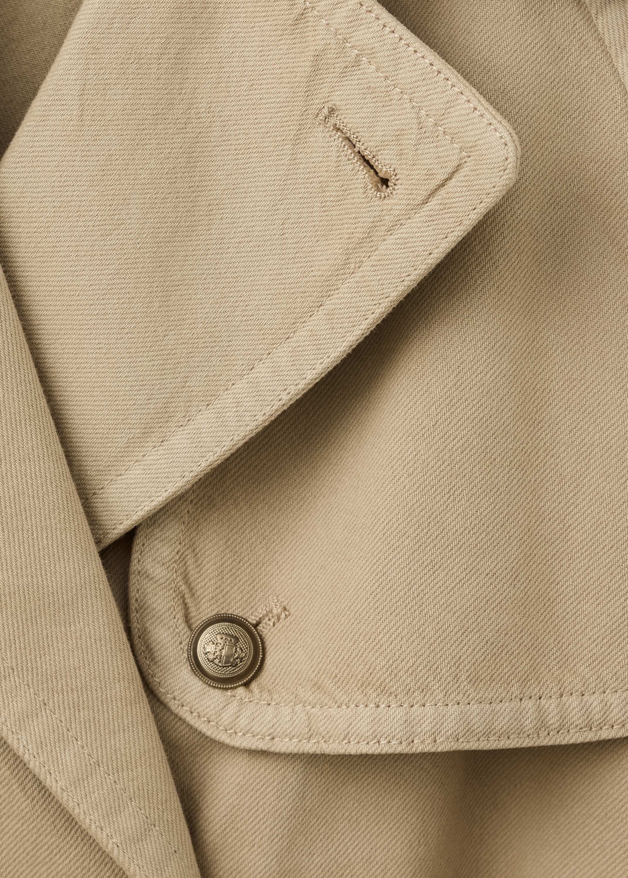 Fitted trench with belt
