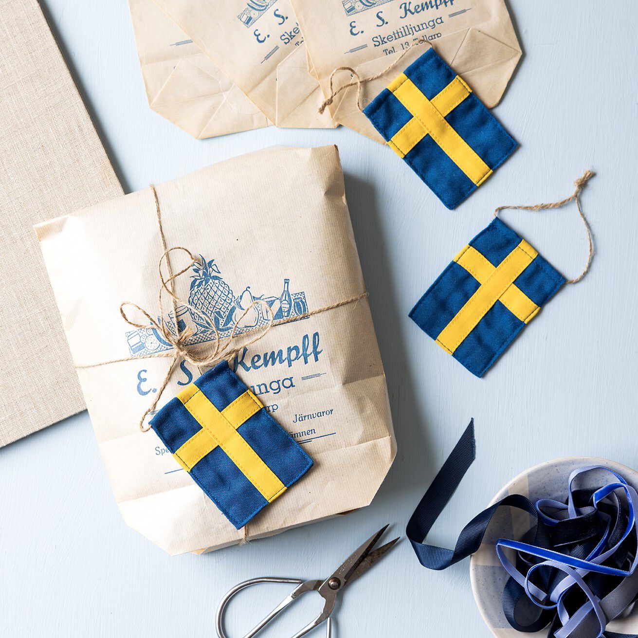 3 stk. Store Svenske Pynteflag