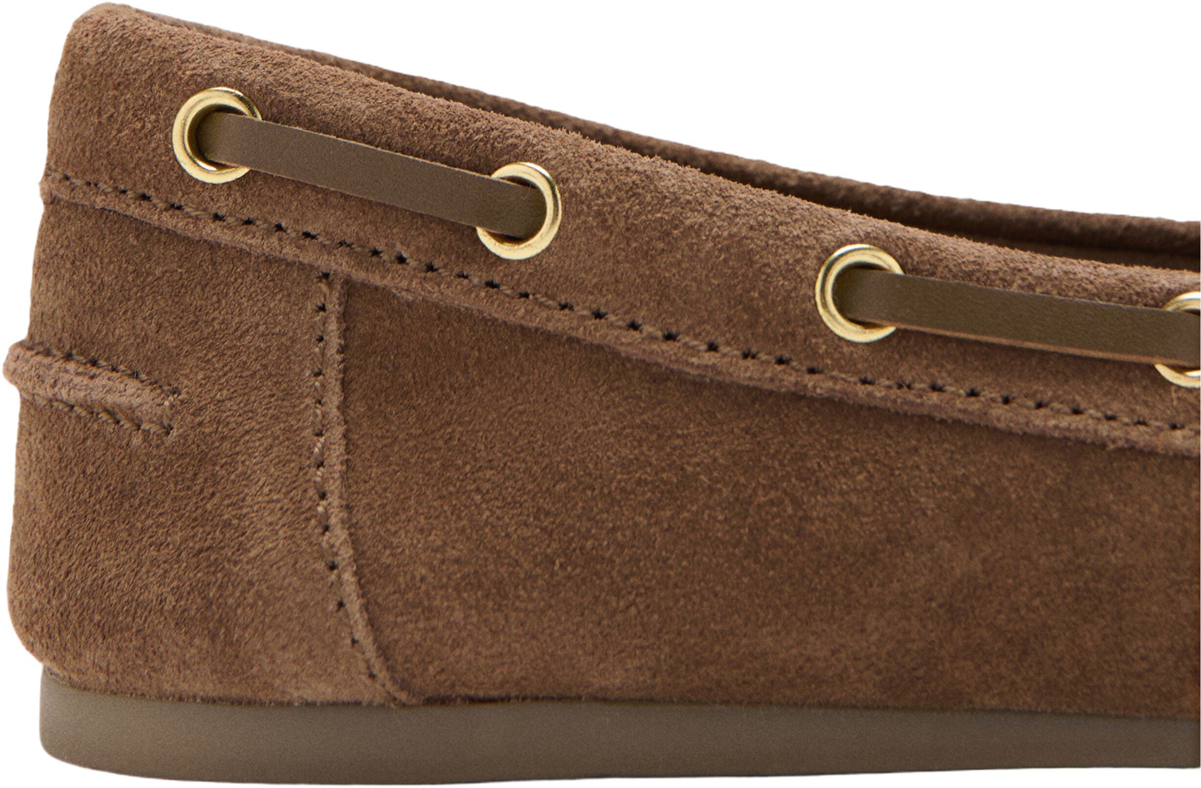 Suede deck shoe