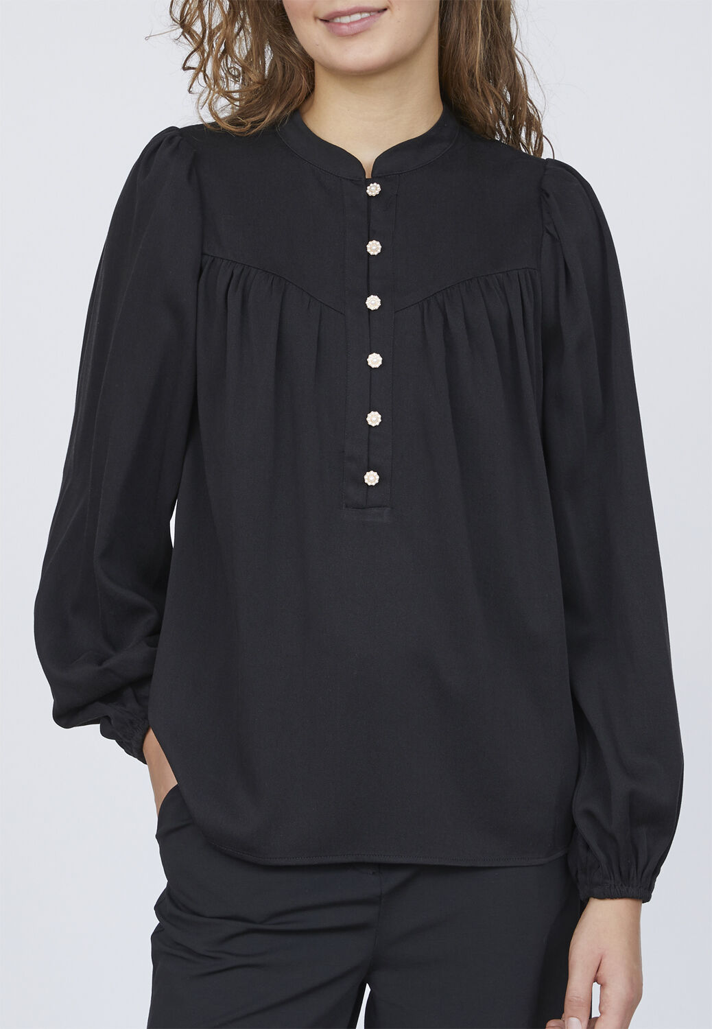 L&aring;ng&auml;rmade blusar