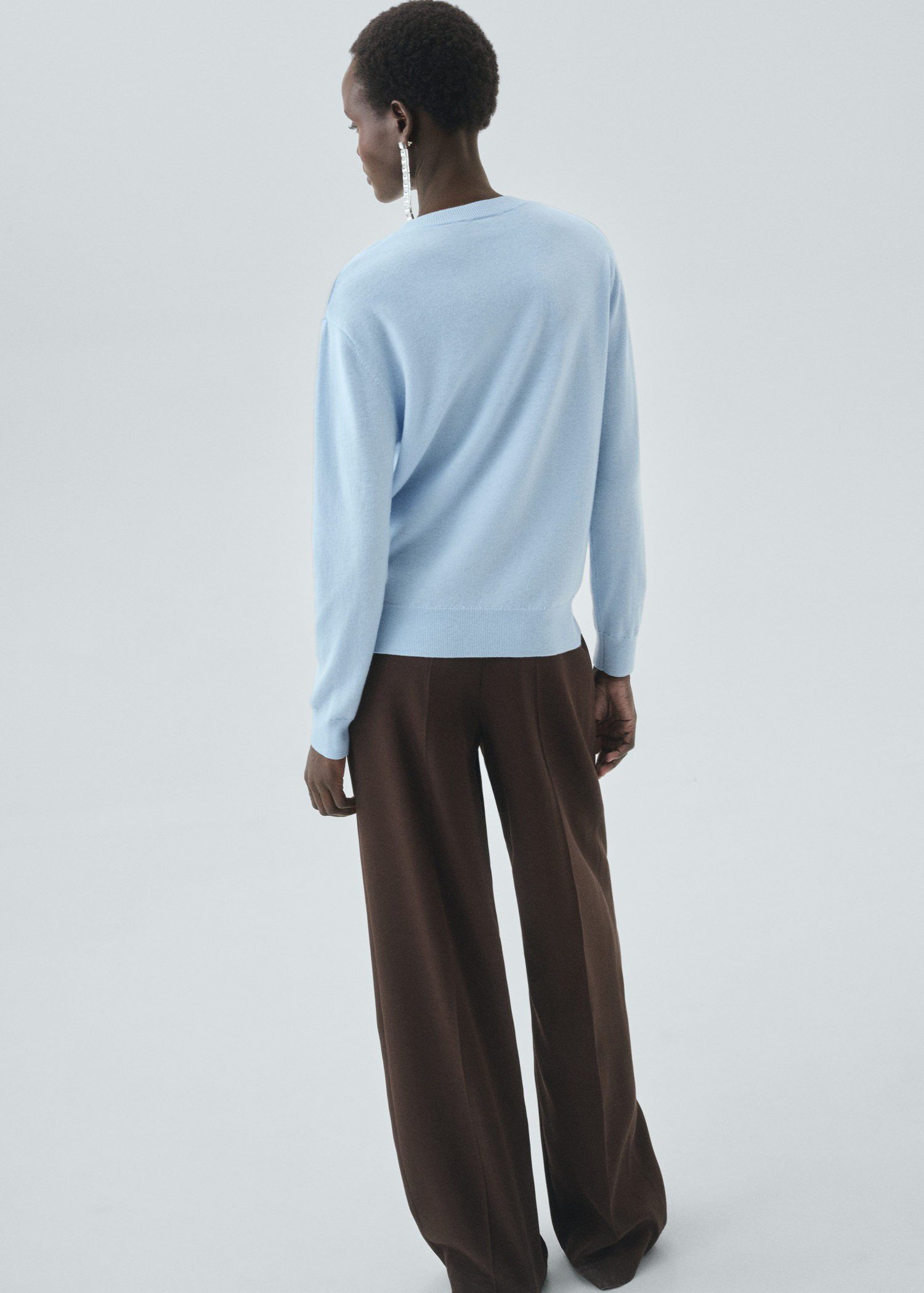 100% wool fine-knit sweater