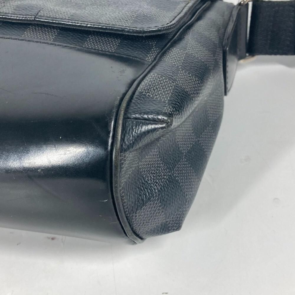 Louis Vuitton Messenger