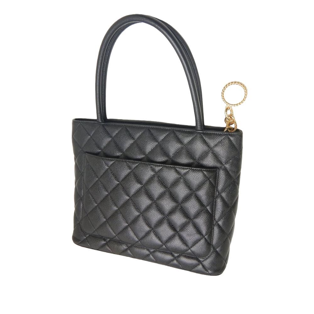 Chanel Medaillon