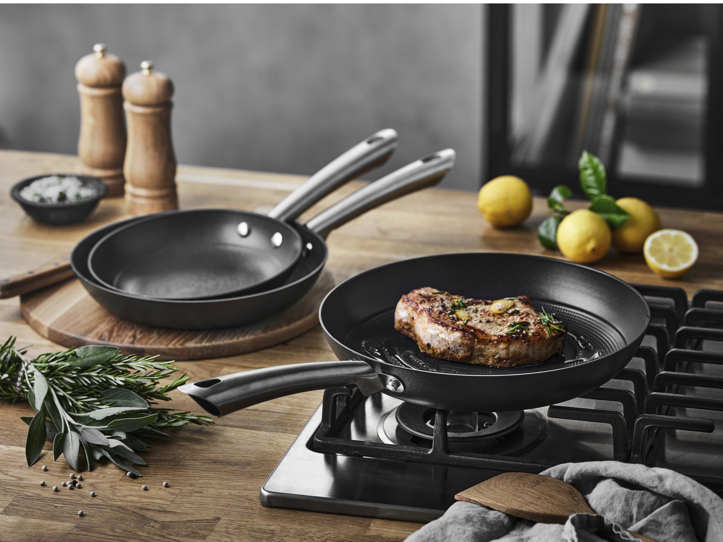 Stekpanna Garonne 24 cm L&auml;ttviktsgjutj&auml;rn