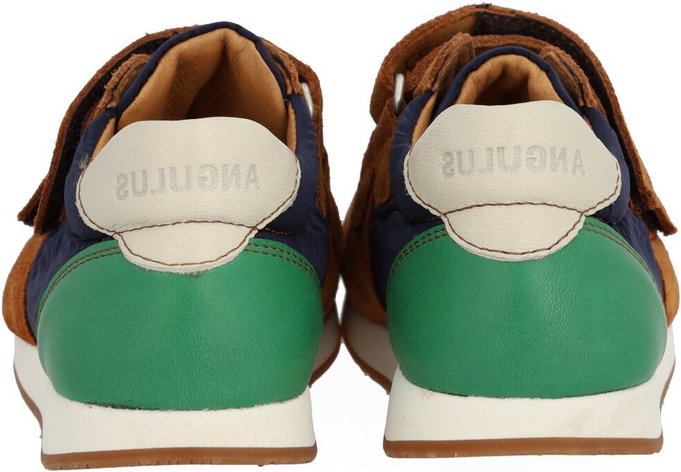 Running style sneaker