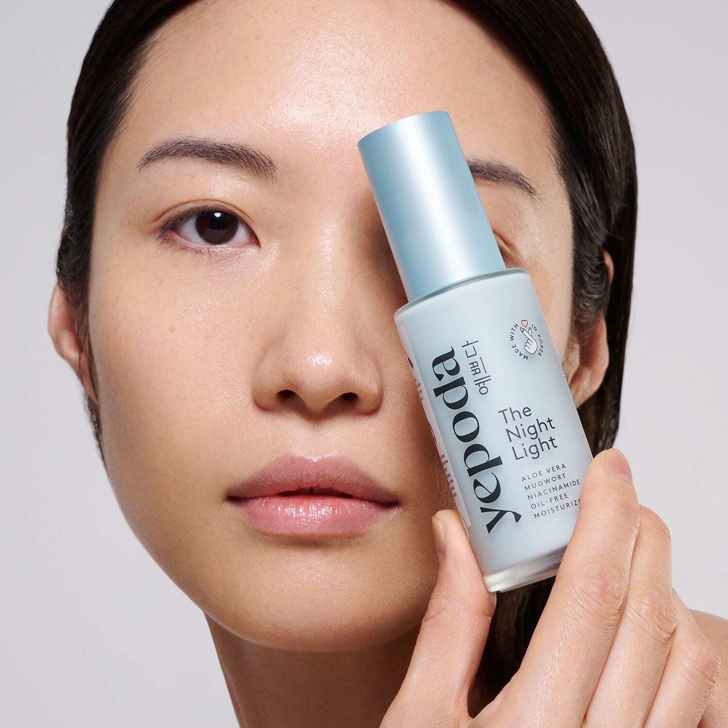 The Night Light - Oljefri fuktighetskr&auml;m med gr&aring;bo och niacinamid