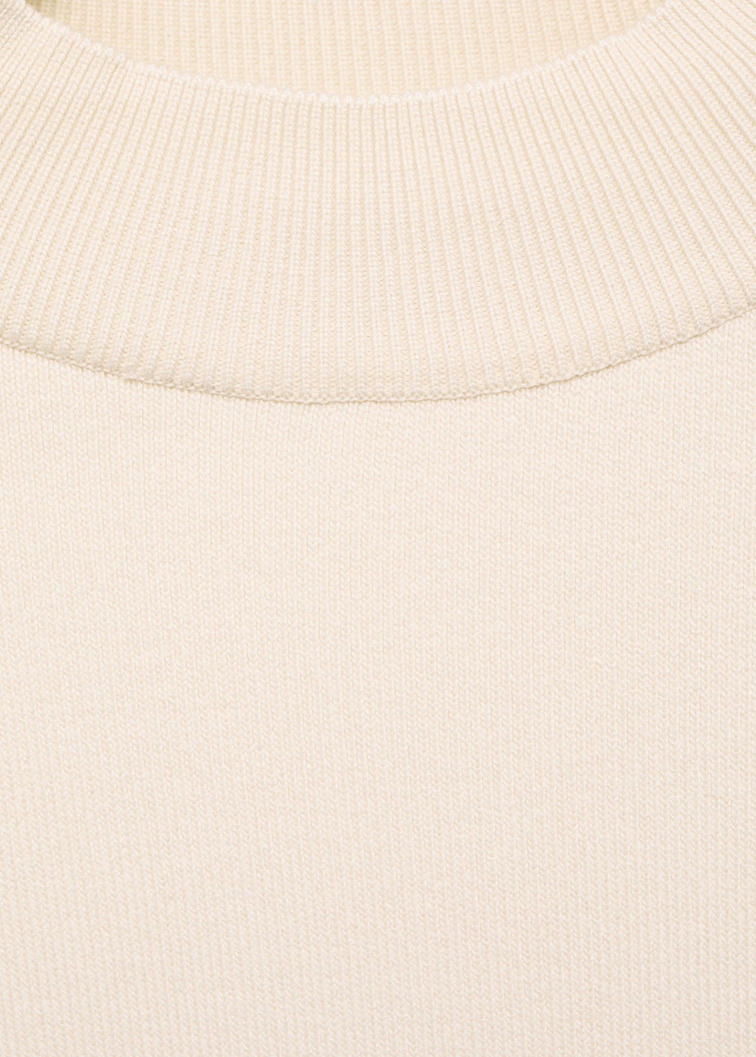 Sleeveless fine knit sweater