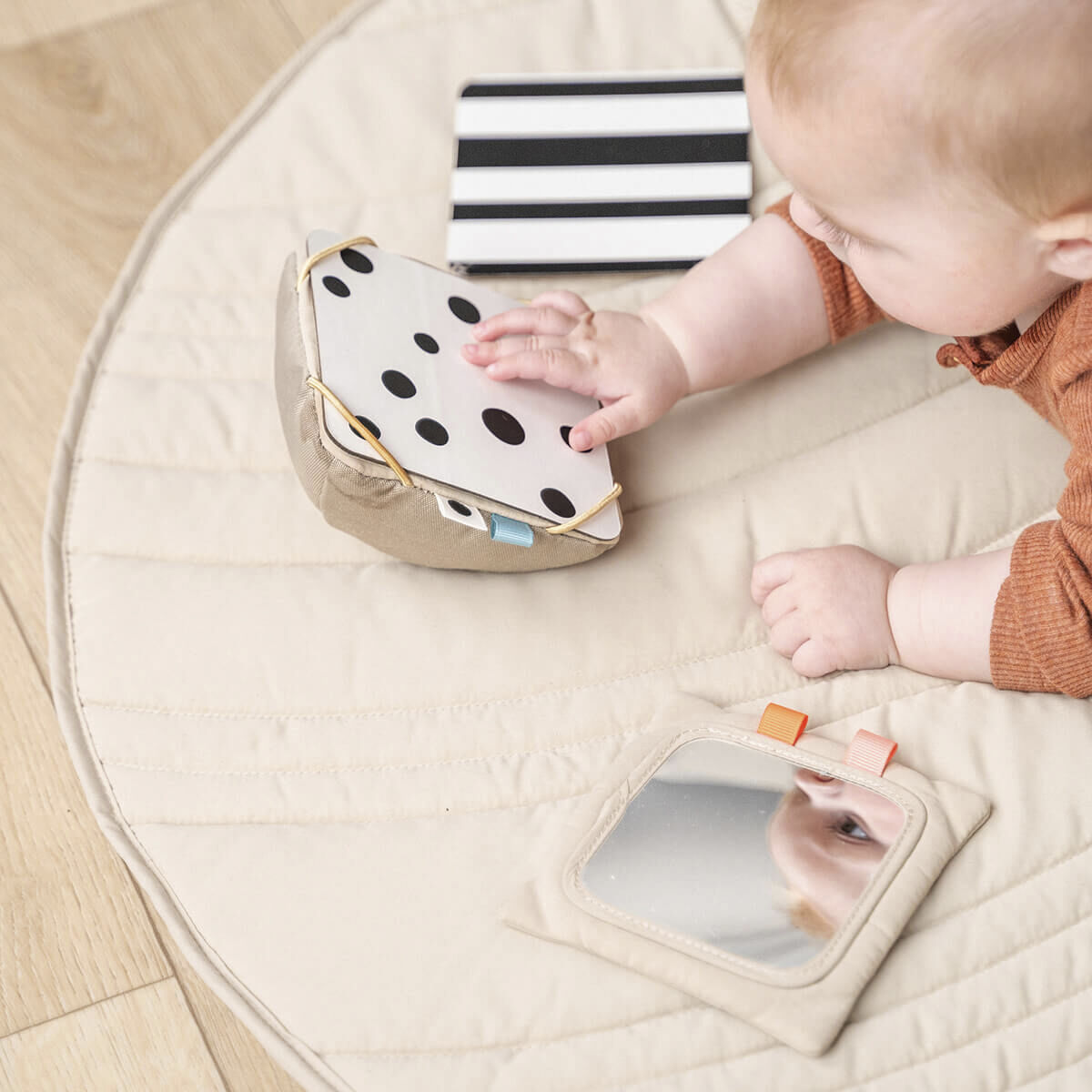 Baby kontrastkortholder Deer friends Sand