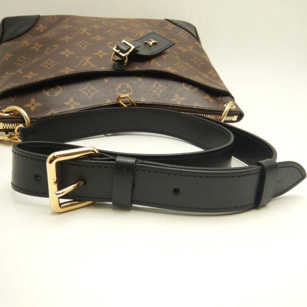 Louis Vuitton Shoulder Bags