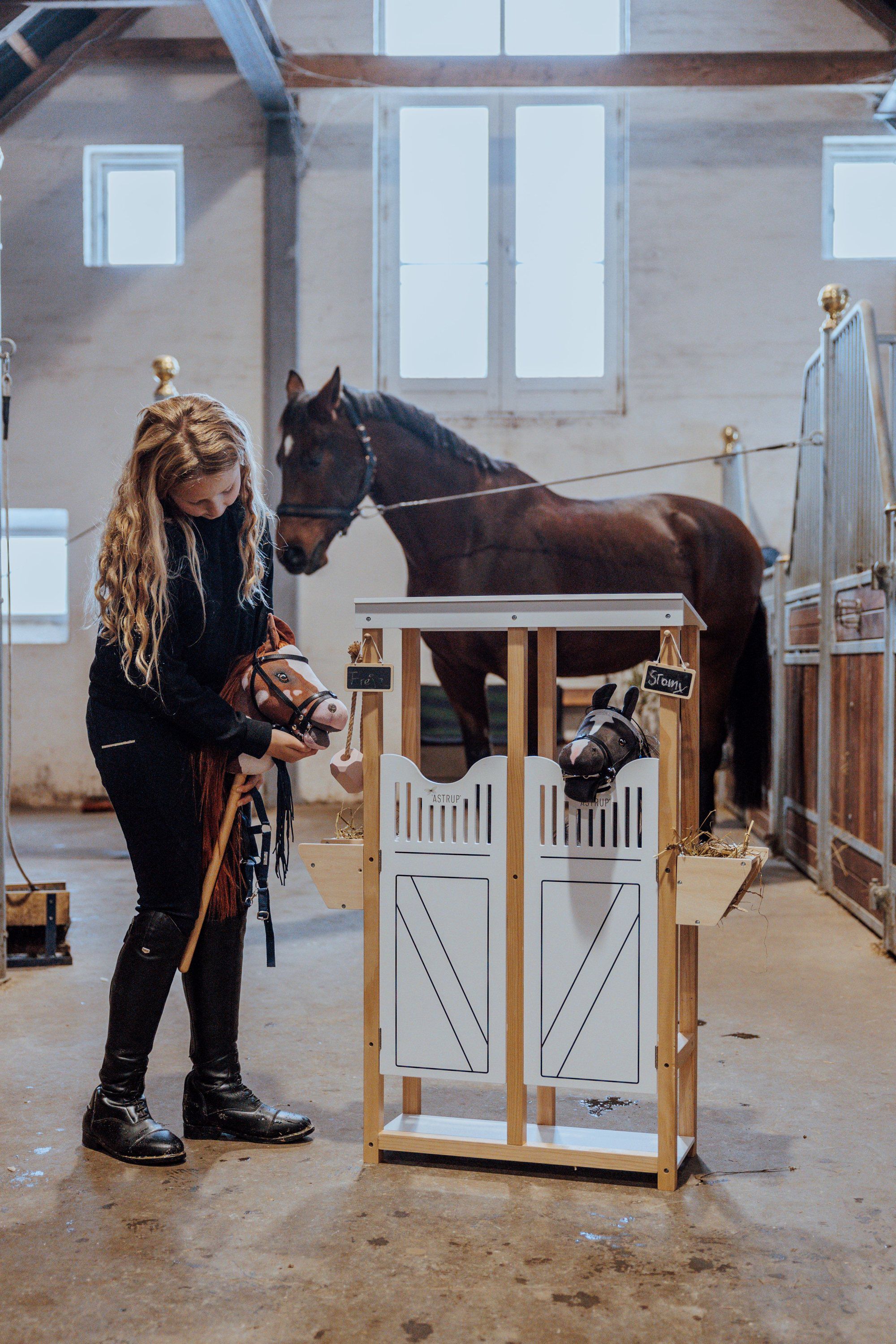 K&AElig;PHEST. COCO, R&Oslash;DBRUN/HV