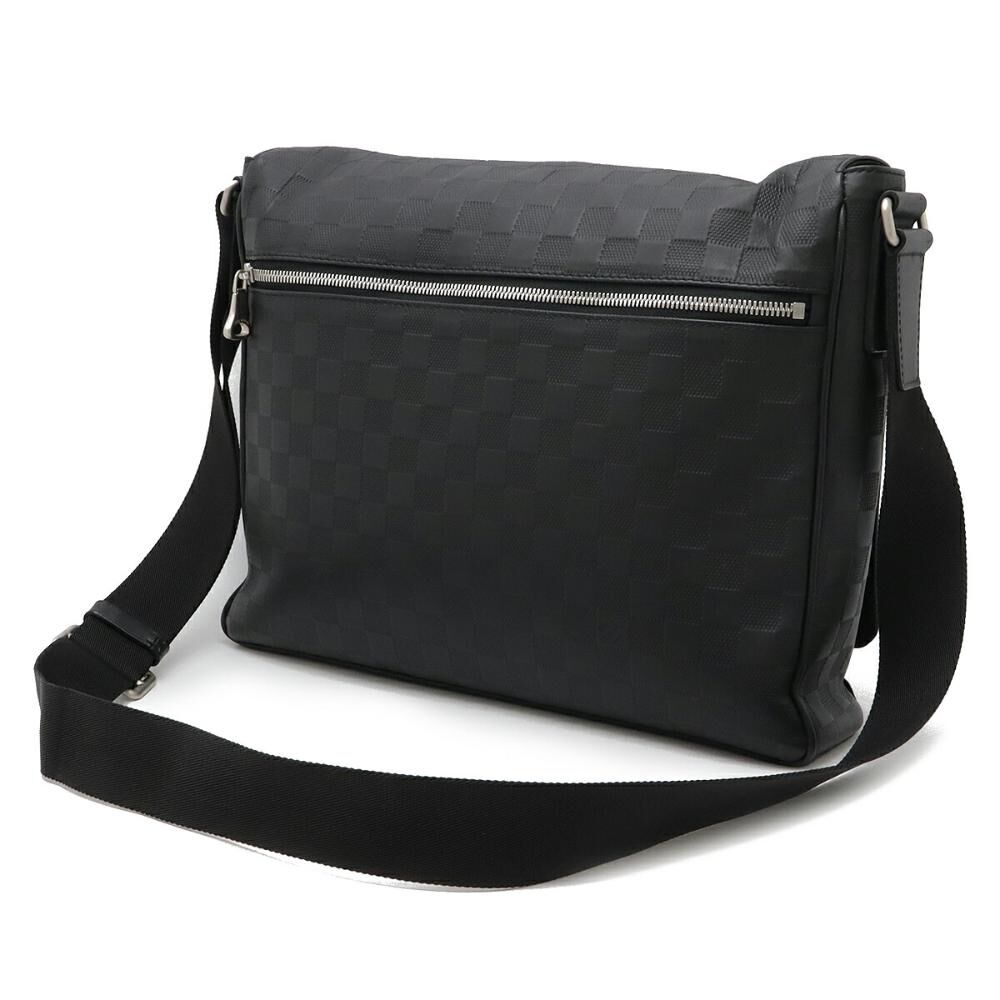 Louis Vuitton District