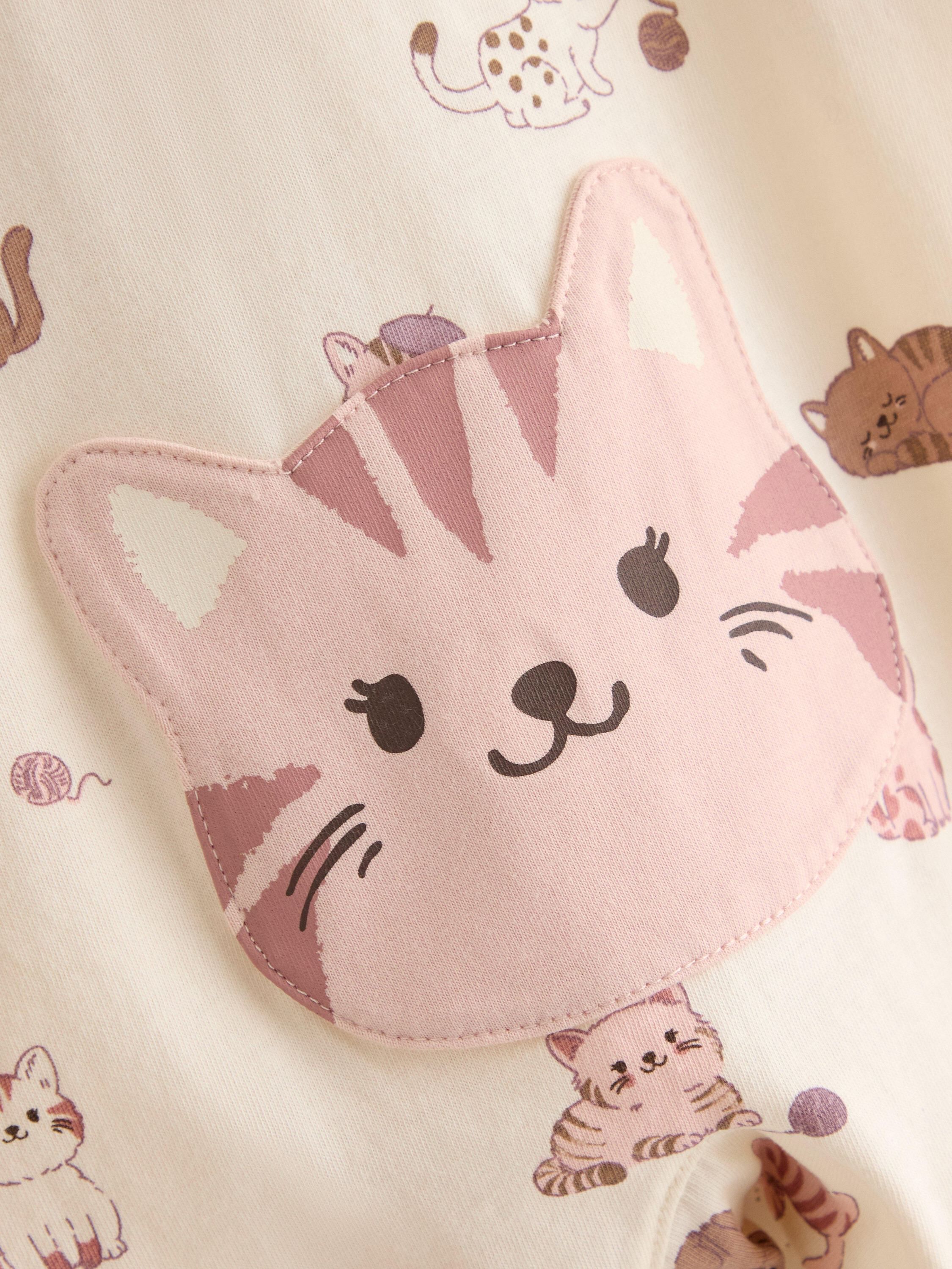 Pyjamas med applikation baktill