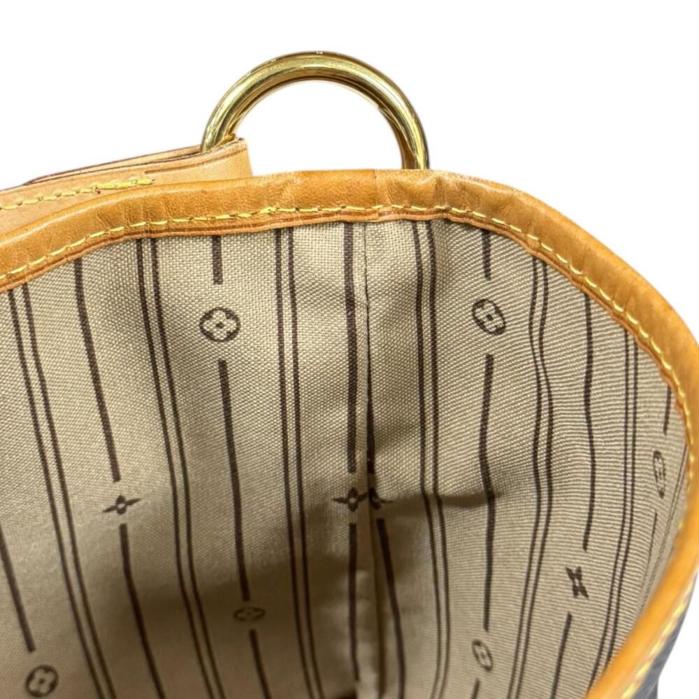 Louis Vuitton Shoulder Bags