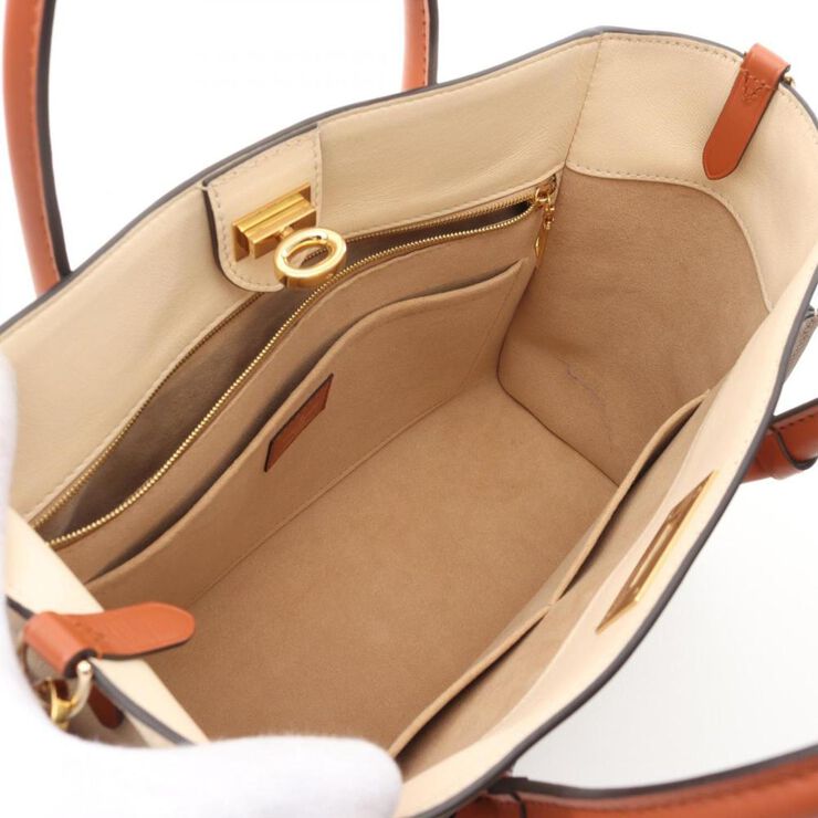 Louis Vuitton On My Side