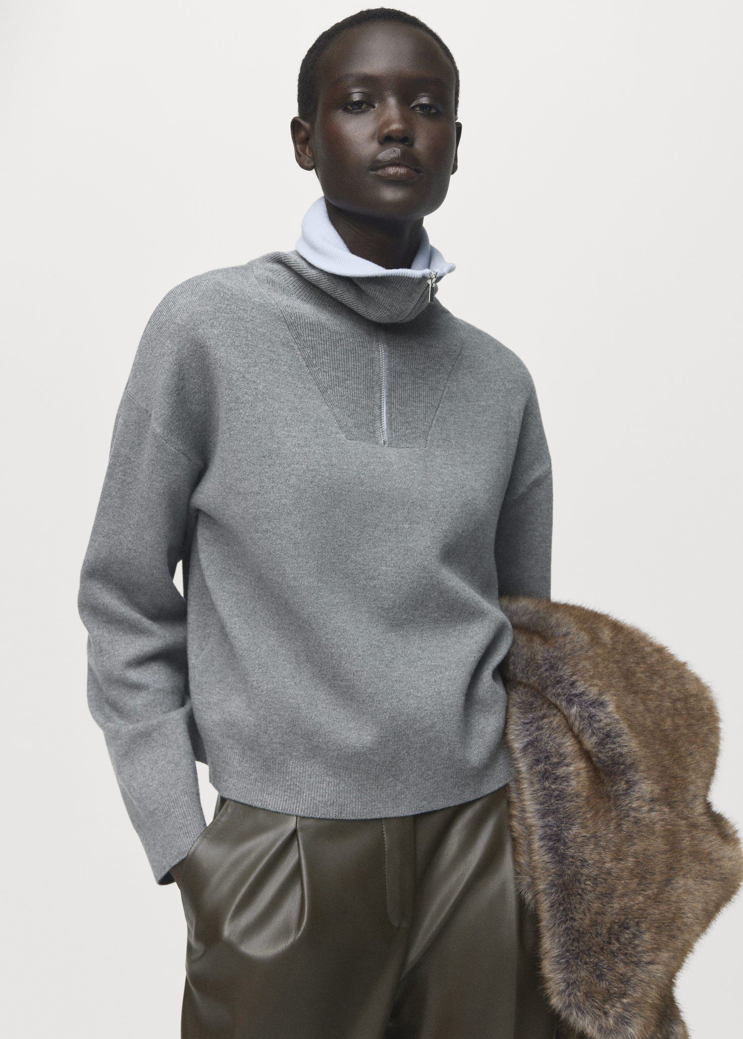 Turtleneck sweater with zip
