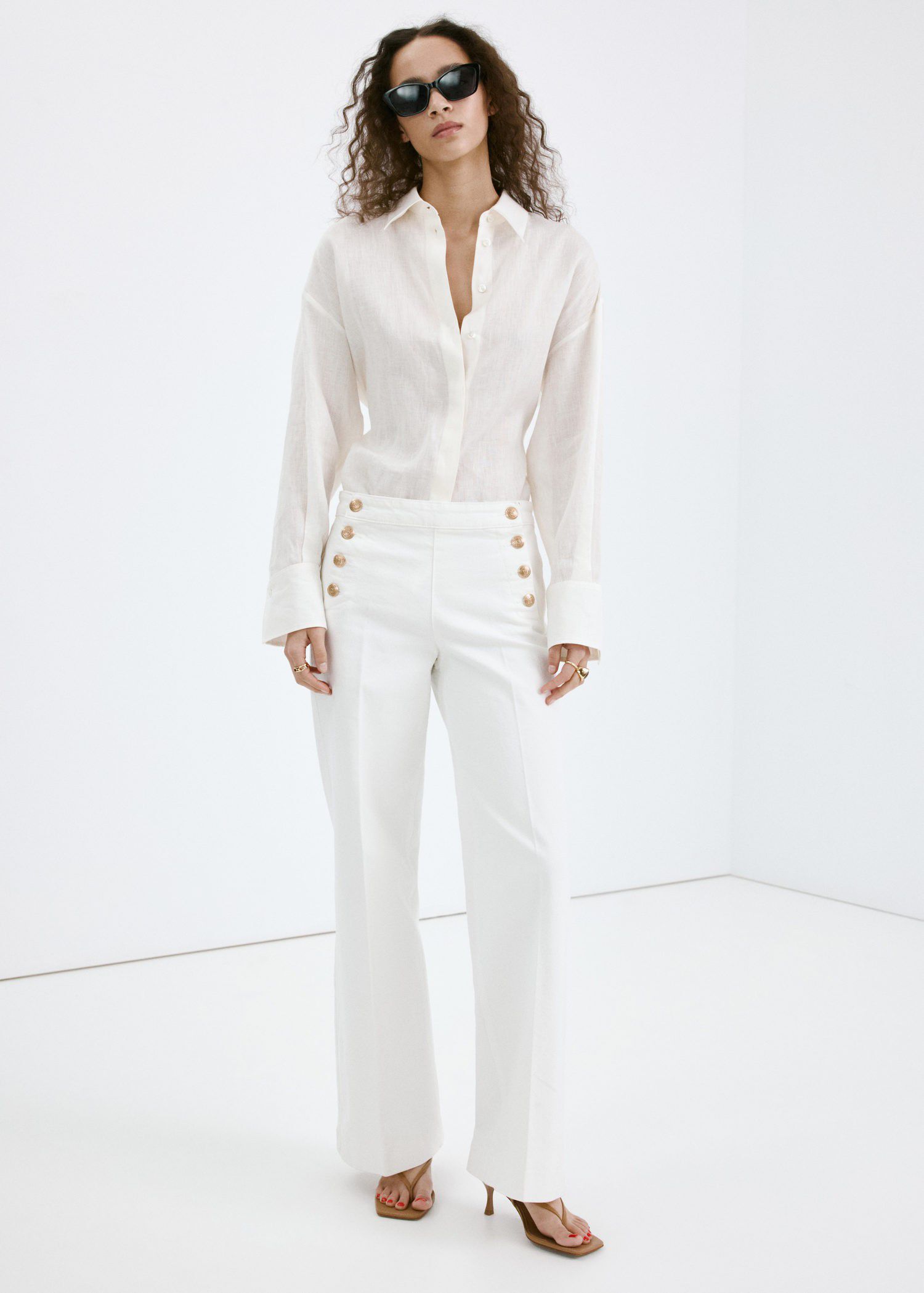 Wide-leg jeans with side buttons