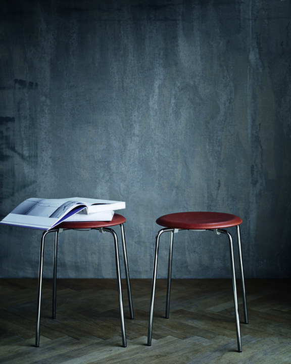 DOT Walnut skammel elegance leather / chrome base