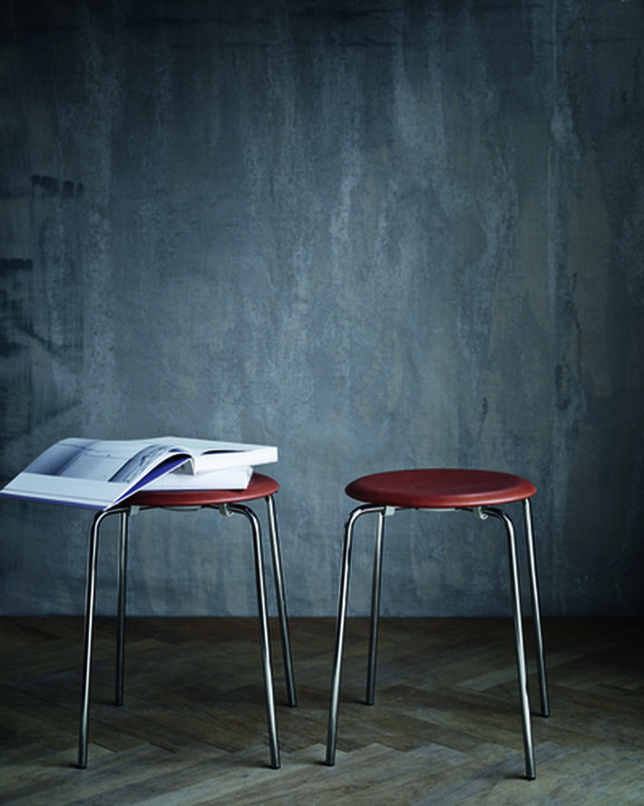 DOT Walnut skammel elegance leather / chrome base