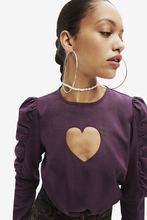 Balloon-sleeve blouse with heart