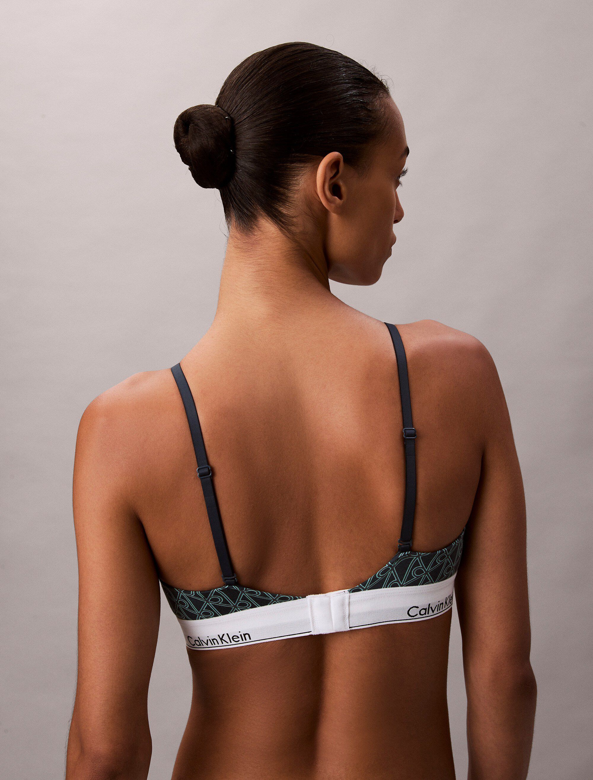 LIGHTLY LINED TRIANGLE