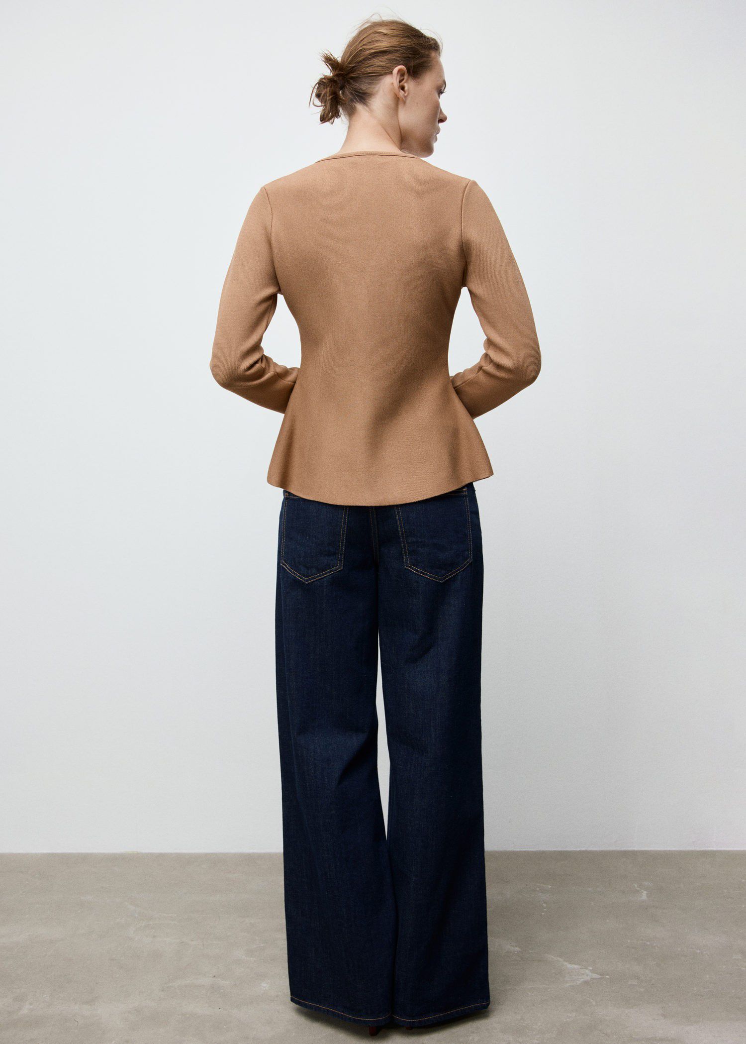 Fitted knitted jacket with buttons