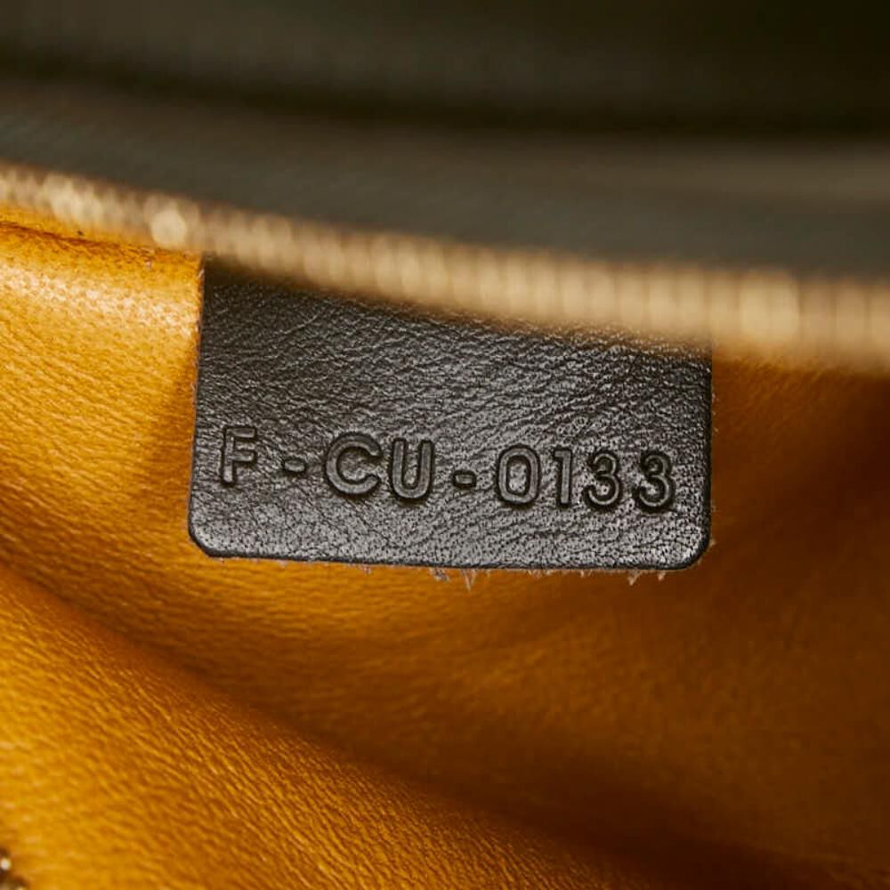 C&eacute;line Trapeze