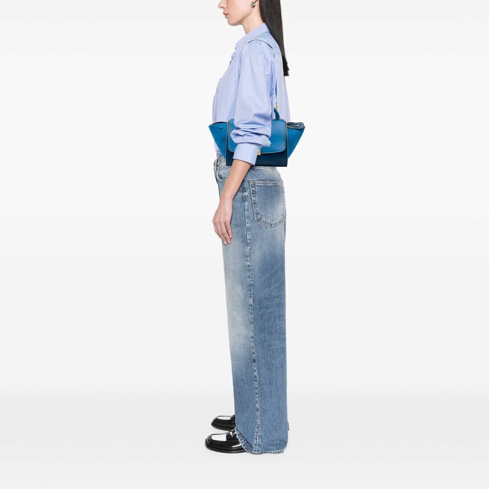 C&eacute;line Trapeze