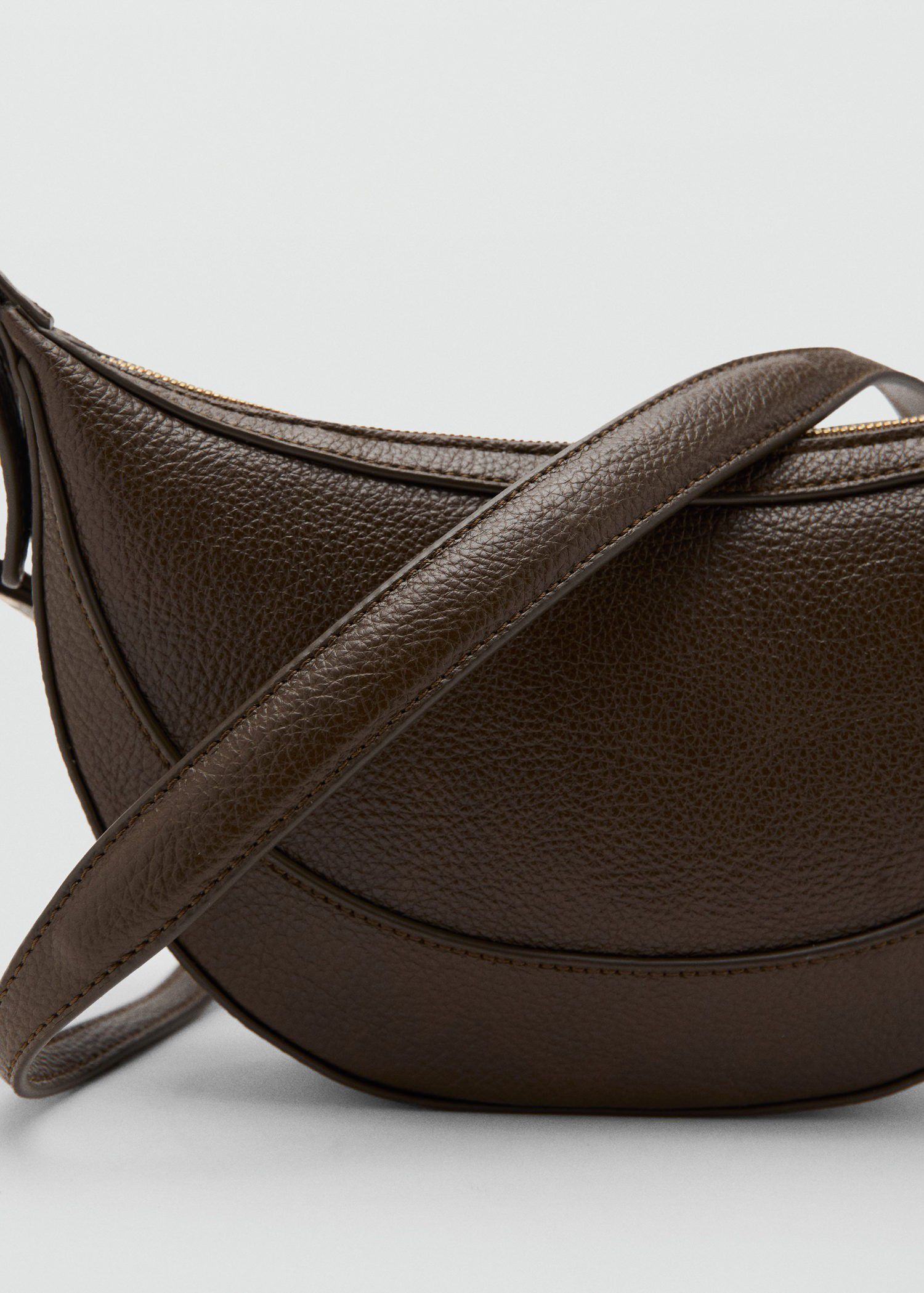 Oval shoulder bag