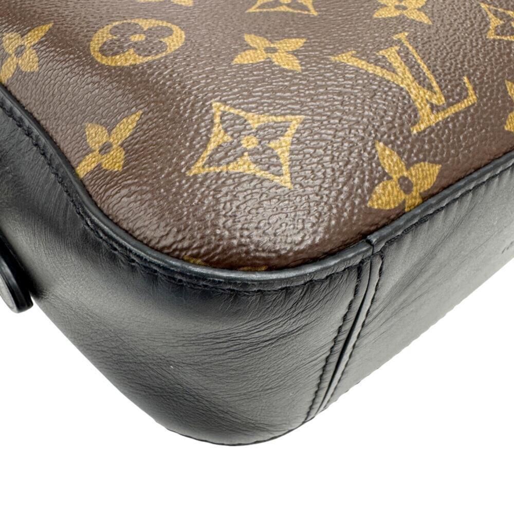 Louis Vuitton Shoulder Bags