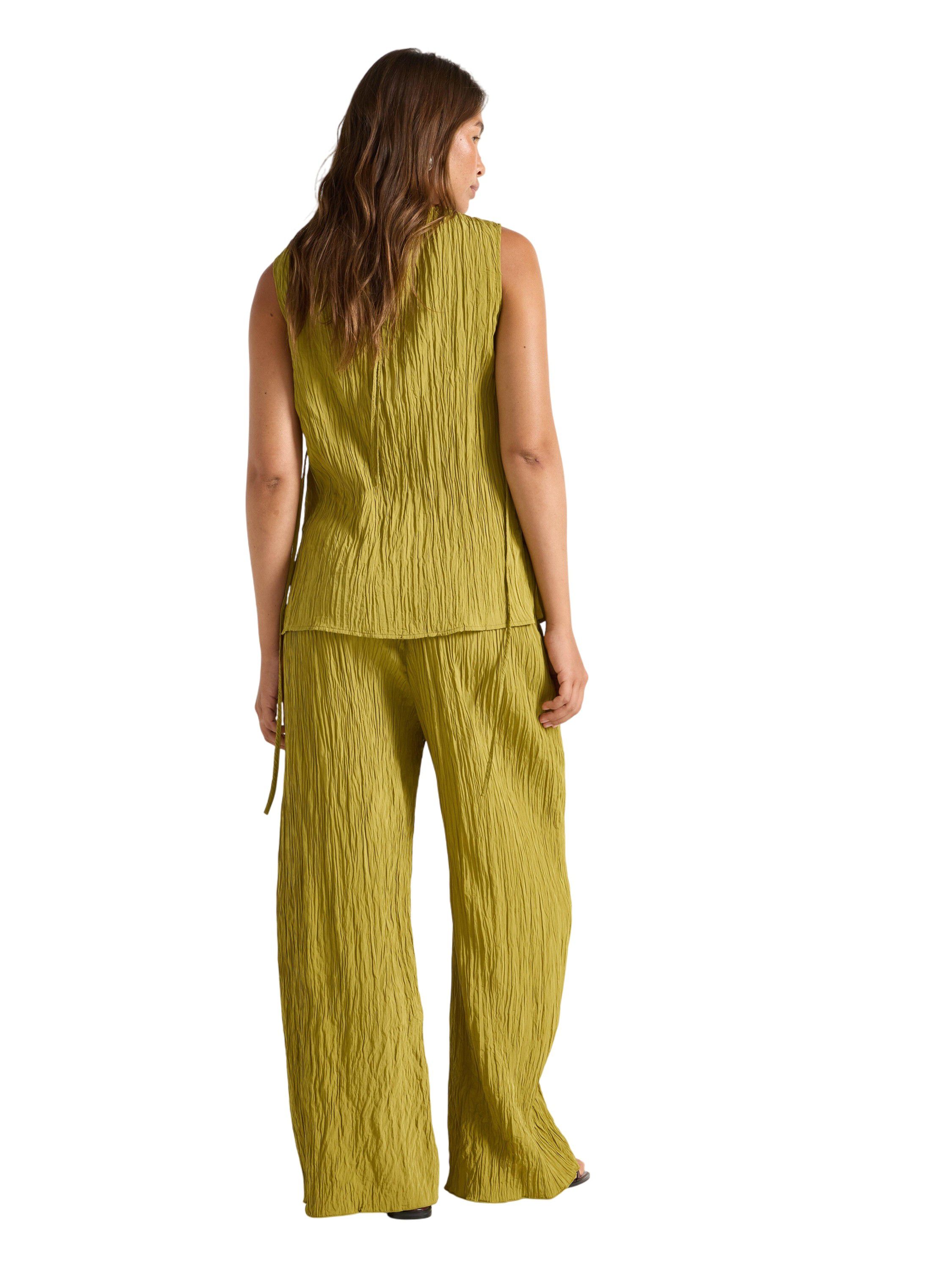 Wide leg crinkled trousers with an