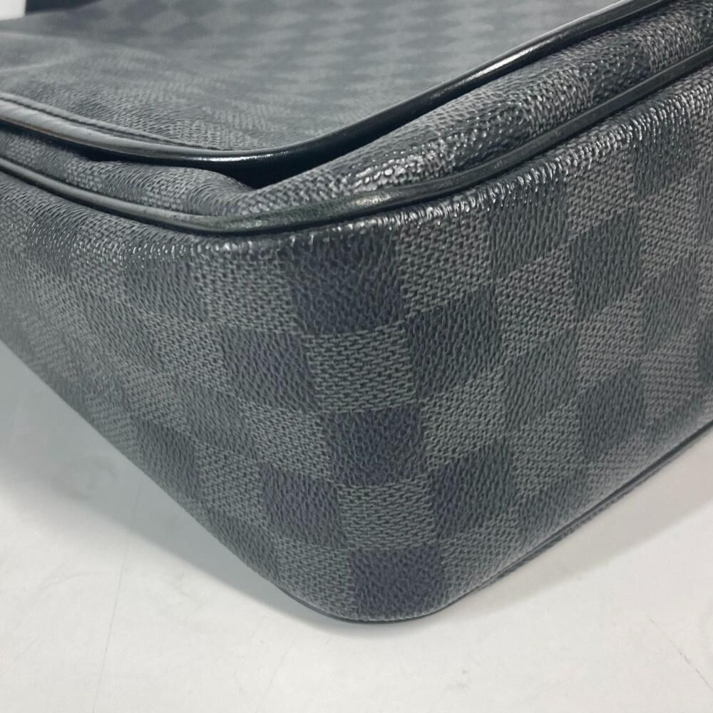 Louis Vuitton Messenger