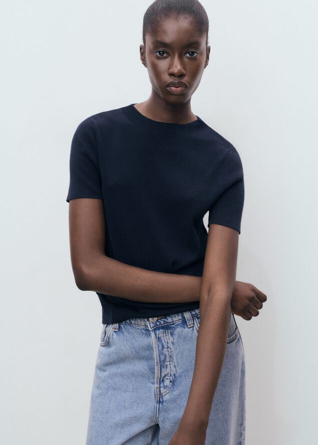SHORT SLEEVED COTTEN BLEND SWEATER.