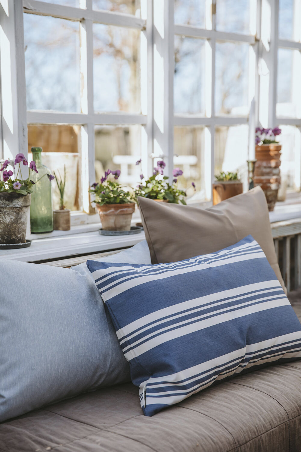 Fossflakes utomhuskudde 50x50 cm. Taupe