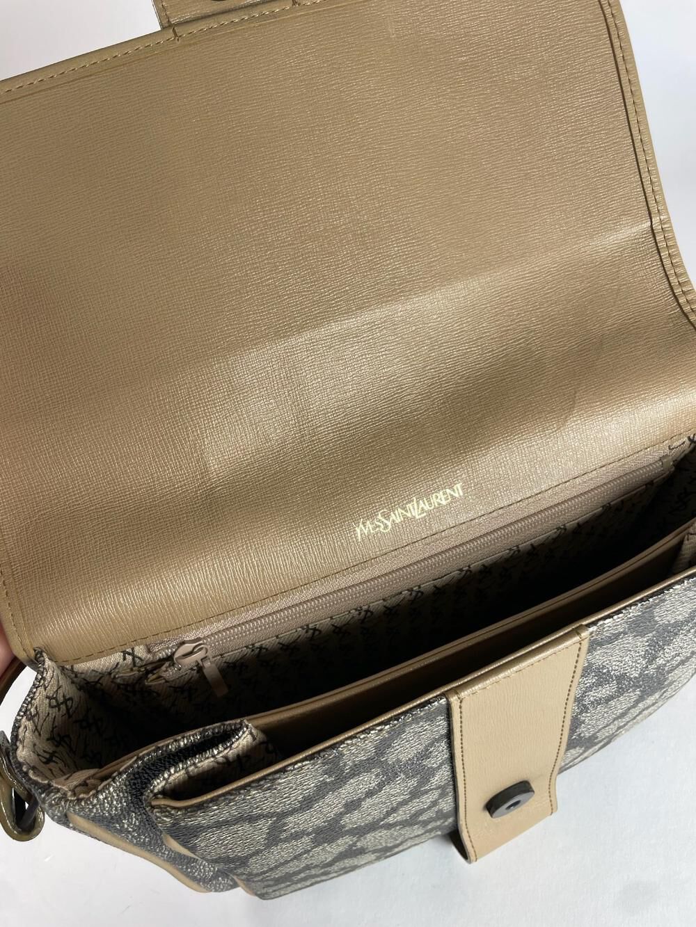 Yves Saint Laurent Shoulder Bag
