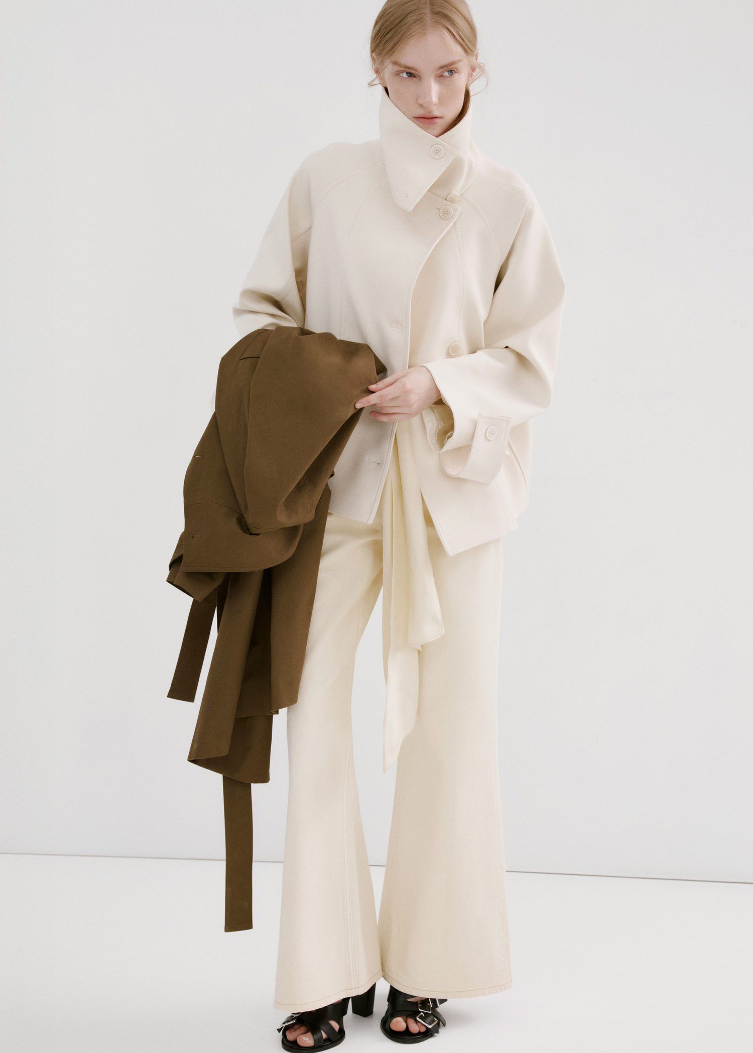 Mid-rise flared jeans