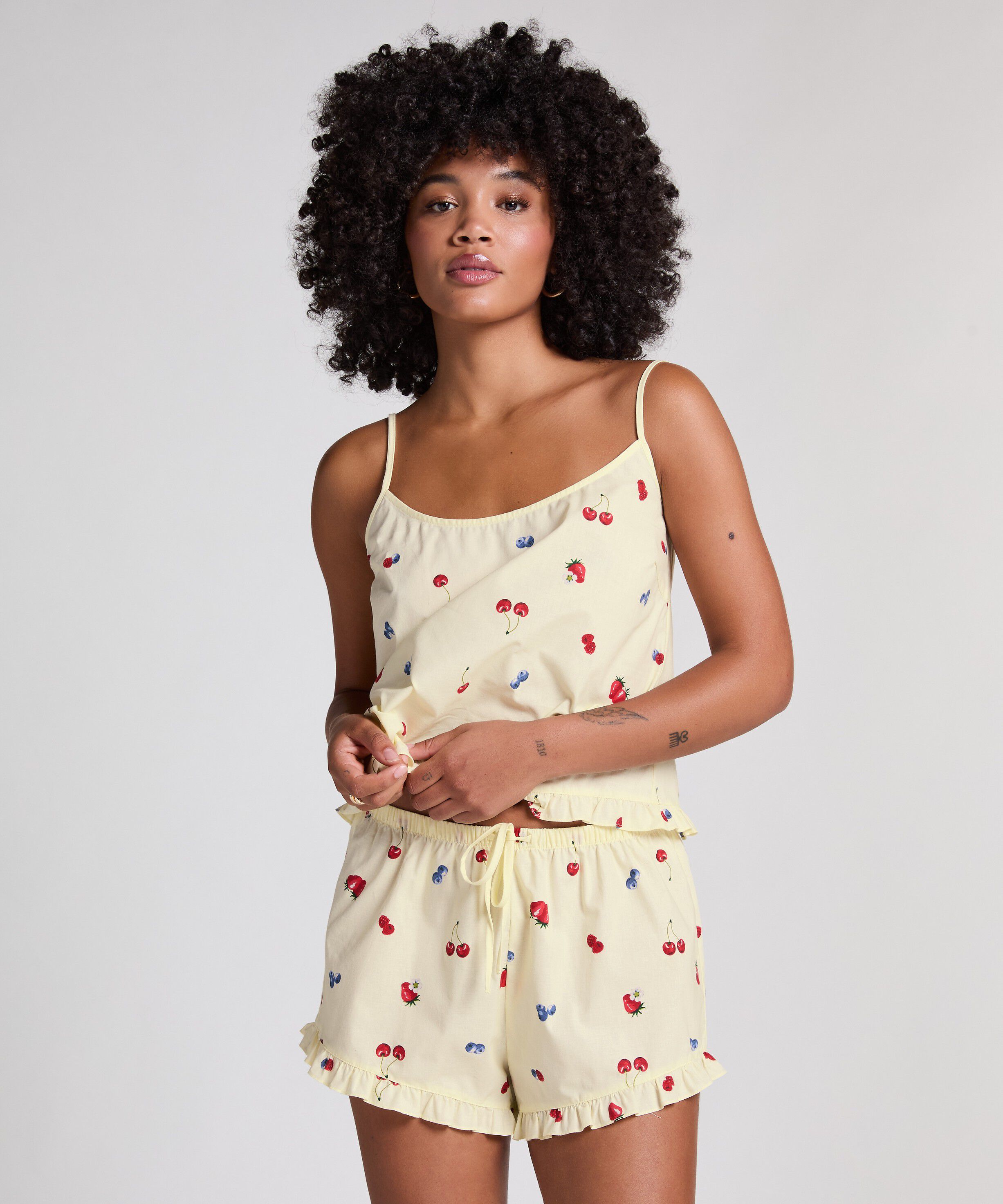 SHORT WOVEN RUFFLE FRUIT